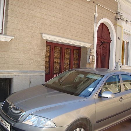 Guesthouse Daniel Орадя Экстерьер фото